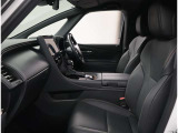 運転席助手席はゆとりがあります★ 足元も大変広々しております。