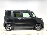 ドアは約90度に開くので荷物も積み込みやすく、乗り降りもしやすい♪ ロングドライブも快適に過ごせる工夫がいっぱいです♪♪