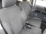 後部座席も広々です!目立った汚れや傷もなく綺麗です!納車の際にはルームクリーニングを実施しております!