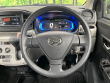 インテリアに合わせたデザインのステアリングは、運転される方のことも考え、運転しやすい形状、大きさです。是非一度、実際に触ってお確かめください。