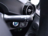 ヘッドライトスイッチをAUTOにしておけば昼間でもトンネルなど暗い所に入った時には自動的にヘッドライトが点灯。高速道路などトンネルの多いところを走行する時、大変便利です。