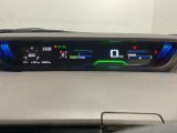 視認性の高いメーター回り。いろいろな情報も表示されます。