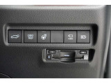 機能性溢れる運転席まわり。使いやすいスイッチ類の配置で運転中のストレスを軽減し楽しくドライブできますよ。