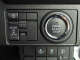 スマートキーです。カギをバッグやポケットに入れたままドアのロック・アンロック、エンジンの始動が出来ます!