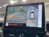 【全周囲カメラ】専用のカメラにより、上から見下ろしたような視点で360度クルマの周囲を確認することができます☆死角部分も確認しやすく、狭い場所での切り返しや駐車もスムーズに行えます。