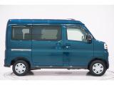 県内13店舗にて常時500台以上ダイハツ車を展示中です。見て、触って、納得のいく一台をぜひ見つけてください。
