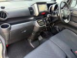 当店の車はHonda認定中古車になります。納車前の点検整備、内外装の仕上げもちろんのこと、走行距離無制限の無料保証もついておりますのでお客様に安心していただけるお車を取り揃えております。