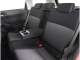 長時間の運転も疲れにくいフロントシート!体をしっかり支えてくれて運転がしやすい形状です!!後部座席もゆったり座れて足元のスペースも広々!ドライブの際は全員が窮屈な思いをせずにお楽しみいただけます!