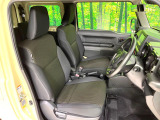 運転席まわりには十分なスペースがあり、大柄な方でもゆったり運転していただける環境です。