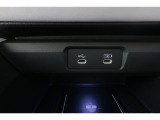 スマートフォンなどの音楽再生が可能なUSB接続ジャック装備車両です♪♪♪