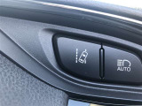 【レーンディパーチャーアラート】ドライバーがウインカー操作を行わずに車線を逸脱する可能性がある場合、ブザーとディスプレイ表示による警報でお知らせします。