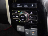 【オートエアコン】お好みの温度に設定して頂くと、車内の温度を自動調整♪快適にクルマの中を過ごして頂けます。
