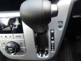 無段変速が魅力のCVT車です。発進から加速までアクセルを一定にして走ることで滑らかに走ります。車内も静かで振動もごくわずか!!CVT車もATの一種なので、もちろんAT限定免許で運転OKです!