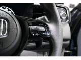 Hondaセンシングの機能のひとつ、アダプティブクルーズコントロール付!アクセルから足を離しても設定したスピードと前車との車間を保ち走行してくれます!車線維持もアシスト☆高速道路で疲労軽減ですね☆