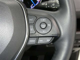【レーダークルーズコントロール】(全車速追従機能付)付きです。車速に応じて追従支援してくれるので、ロングドライブも快適です。詳細は販売店スタッフまでおたずねください。