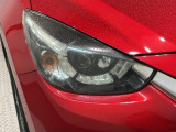 LEDヘッドライトは、点灯の瞬間から最大光量を発揮し、突然暗くなるトンネルなどでの安定感を高めます。