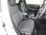 包み込むようなホールド感のあるシートでお車の操作性だけでなく、運転中の疲れも軽減!長時間の運転やお体をしっかりサポートします!