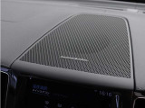 【harman/kardon】世界のオーディオファン垂涎のプレミアムサウンドシステムを搭載。原音に近い音場空間を忠実に再現。乗る人すべてに最良の音響体験を提供します。