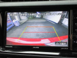 バックガイドモニターで、後方を確認しながら安心して駐車することができます。運転初心者も熟練者も必須の機能ですよ!