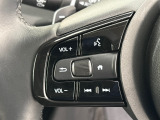 ★オーディオコントロールスイッチ★ステアリングにはオーディオコントロールスイッチが付いていますので、目線を正面から外すことが無く、また、ステアリングから手を離さずにオーディオ操作ができます