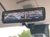 【スマートルームミラー】バックドアについてますカメラと連動して、後方の映像がルームミラーに映ります。