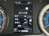 2台前を走る車両を検知し注意を喚起してくれるインテリジェントFCW(前方衝突予測警報)とエマージェンシーブレーキ付きです!カメラで車両や歩行者を認識し衝突を回避、又は被害を軽減してくれます。