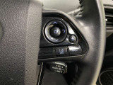 【レーンディパーチャーアラート】車線または走路からの逸脱の可能性を警告すると共に、車線または走路からの逸脱を避けるためのハンドル操作の一部を支援する機能です。