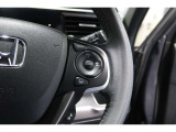 Hondaセンシングの機能のひとつ、アダプティブクルーズコントロール付!アクセルから足を離しても設定したスピードと前車との車間を保ち走行してくれます!車線維持もアシスト☆高速道路で疲労軽減ですね☆