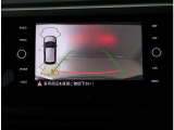 バックカメラ トラフィックアラートで苦手な駐車も楽々できます.