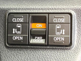 【両側パワースライドドア】スマートキーや運転席のスイッチで後席両側スライドドアの開閉が可能♪電動だから力を入れてドアを開ける必要が無く、小さなお子様でも簡単に開け閉めでき快適です♪