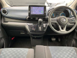 ◆◆◆運転席まわりはこのように機能的にまとまっています。足元が広くて、開放的ですよ!ぜひお座りください。