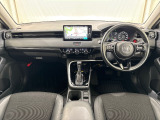 いつでも気持ちよく運転できて、使い勝手のいい収納や体をケアするシート、細部にまでこだわったインテリア♪