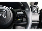 Hondaセンシングの機能のひとつ、アダプティブクルーズコントロール付!アクセルから足を離しても設定したスピードと前車との車間を保ち走行してくれます!車線維持もアシスト☆高速道路で疲労軽減ですね☆