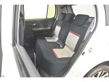 中古車をキレイで気持ちよくお乗りいただけるよう、エンジンルームからシートを外した洗浄まで、目に見えない部分も徹底的に洗浄しています!