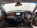 見通しの良い運転席回りとなっておりますので安心して運転をして頂けます!窓が大きいので明るく開放的な室内です