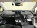 落ち着いた色合いのシックな運転席です。心地良いシンプル&上品な色使いとデザインで長時間座ってもリラックスできますね♪