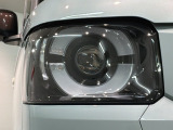 LEDヘッドライトは、点灯の瞬間から最大光量を発揮し、突然暗くなるトンネルなどでの安定感を高めます。