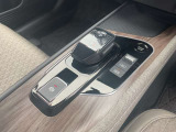 【e-POWER専用シフトレバー】単に操作方法が変わっただけでなく、デザイン性と安全性の向上、さらには先進運転支援機能の実現に貢献する、機械式から進化した電子制御式のシステムです。