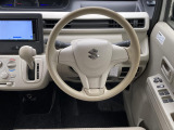 ●仕入れ段階で徹底したチェックを行い、厳しい審査にパスした車だけを展示・販売しています。弊社ではこれをプロチェックと呼び、数十の独自チェック項目に基づき、車の状態を調べ上げています。