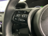 ステアリングにオーディオ操作スイッチが付いています。オーディオ画面に直接タッチしなくても操作が出来ますので、運転に集中できます。