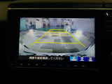 バックカメラの画像です。ガイドラインがスムースな車庫入れをサポートいたします。車庫入れの安心感がアップしますね。