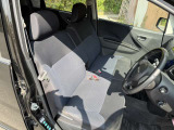 運転席シートも使用感がありません。