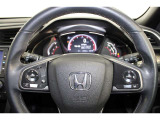 ハンドル左側にはオーディオ操作が出来るオーディオリモートコントロールスイッチ、右側にはHondaSENSINGとオートクルーズスイッチを装備!長距離運転や高速道路の運転では大活躍です!