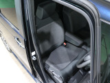 程よい硬さとホールド性が高いシートで長時間運転も快適です。