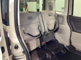 座面を跳ね上げるチップアップ機能付き☆高さのあるお荷物も積むのにとても便利です♪