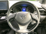 【純正革巻きステアリング】上質な革を使用することで、手にしっかり馴染みとても運転しやすいハンドルです♪