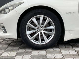 純正アルミホイール。タイヤサイズは225/55R17です。