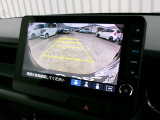 バックカメラの画像です。ガイドラインがスムースな車庫入れをサポートいたします!車庫入れの安心感がアップしますね☆