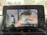 アラウンドビューモニター。上空から見下ろしたような映像が映し出されるので、駐車をスムースに行えます。