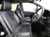 ゆったり室内で運転もしやすいです♪使い勝手の良い配置も考えられています!!